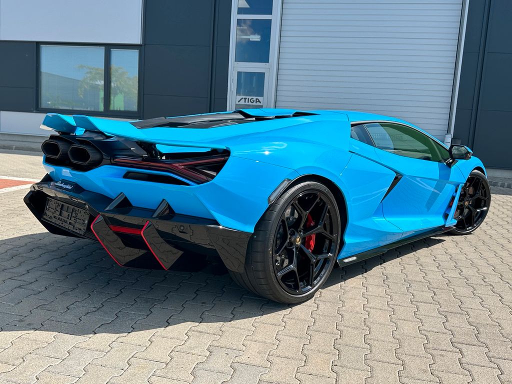 Lamborghini Revuelto 2025