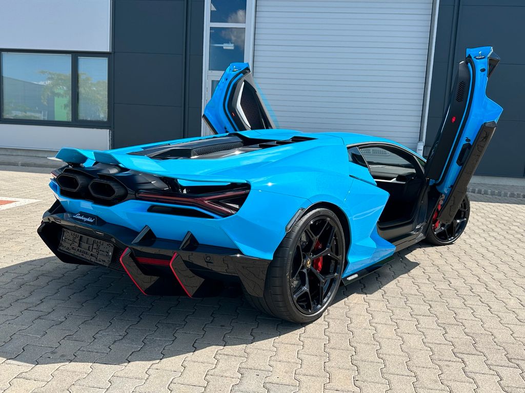 Lamborghini Revuelto 2025
