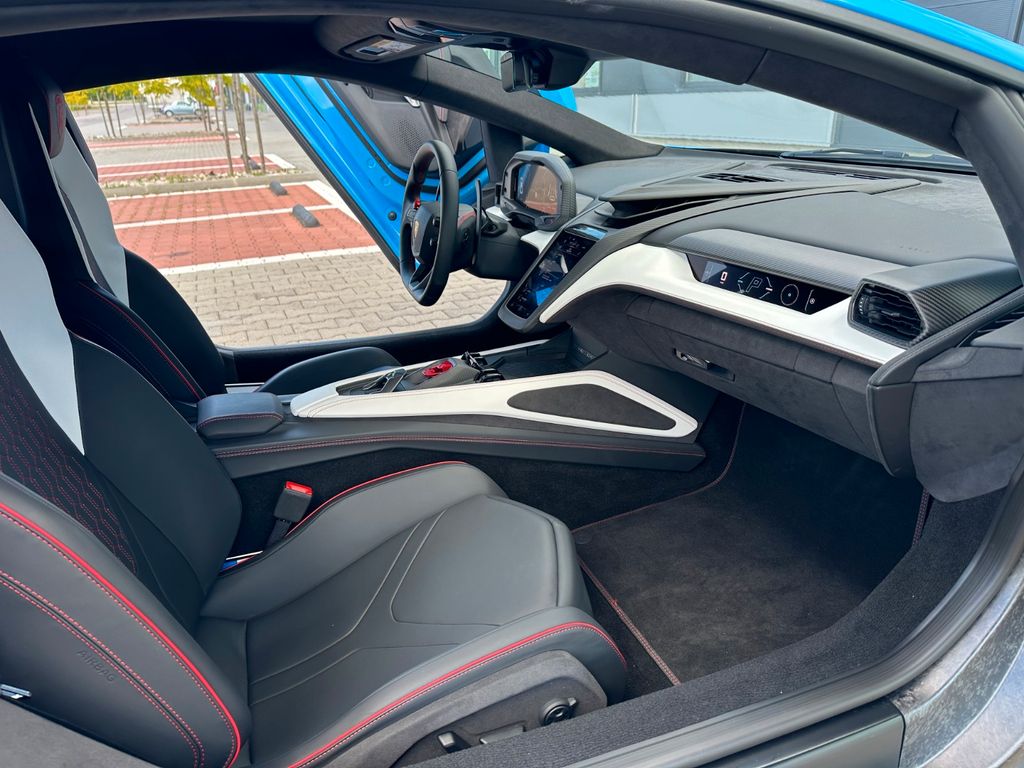 Lamborghini Revuelto 2025