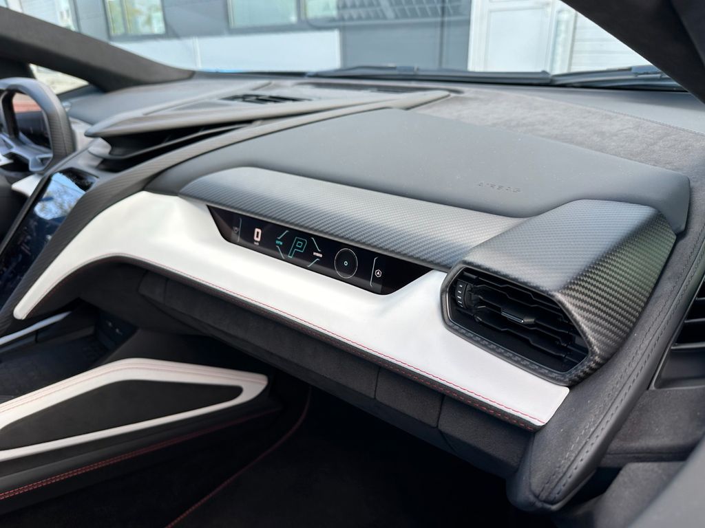 Lamborghini Revuelto 2025