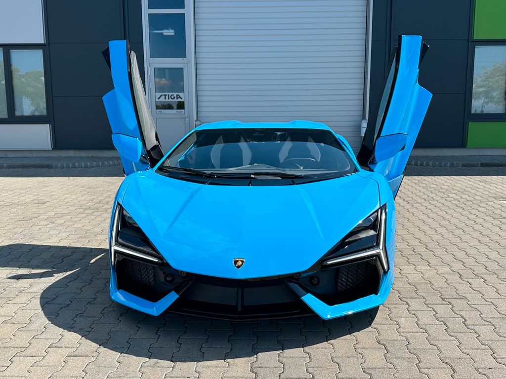 Lamborghini Revuelto 2025