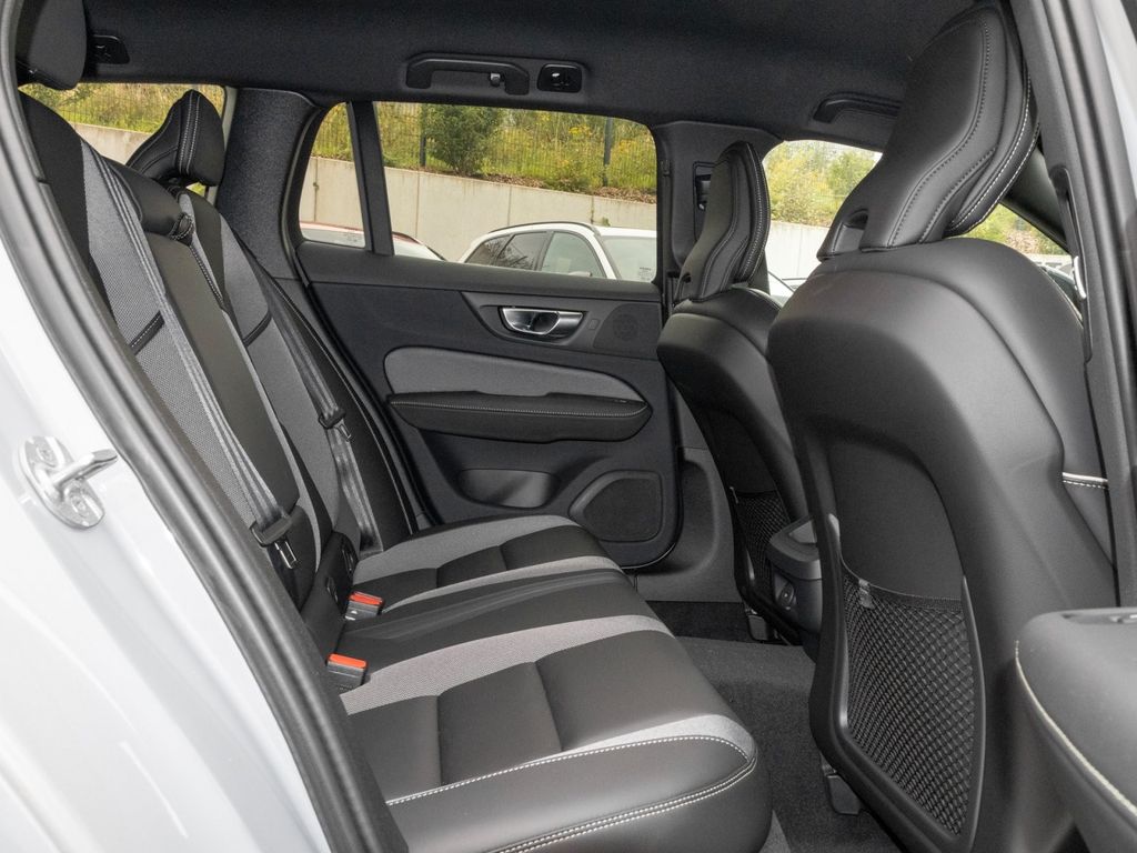 Volvo V60 2024