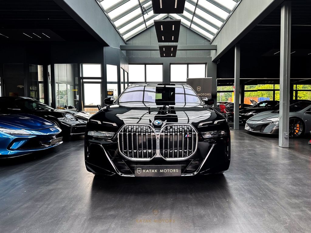 BMW i7