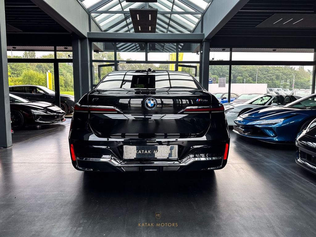 BMW i7