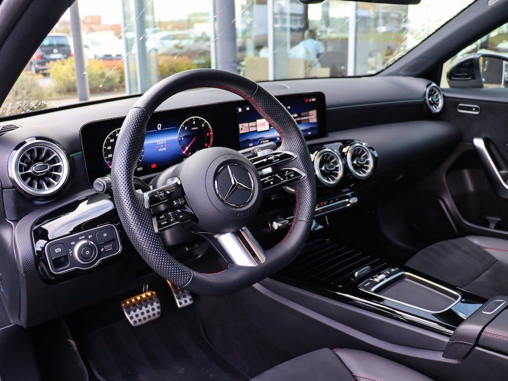 Mercedes-Benz A 200 2025