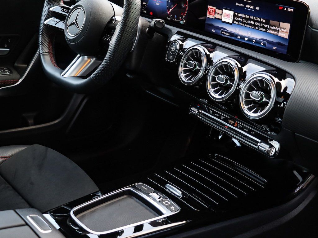 Mercedes-Benz A 200 2025