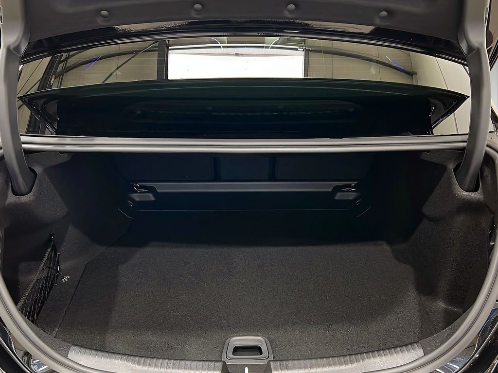 Mercedes-Benz C 200 2025