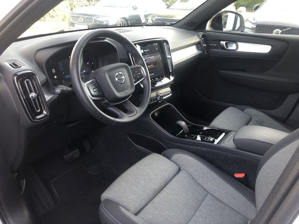 Volvo XC40 2025