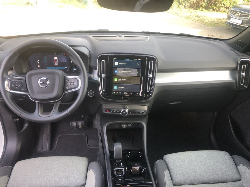 Volvo XC40 2025
