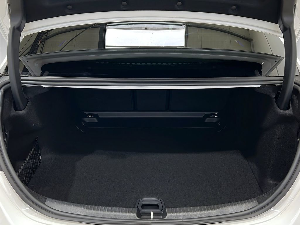 Mercedes-Benz C 200 2025