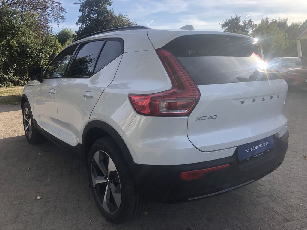 Volvo XC40 2025