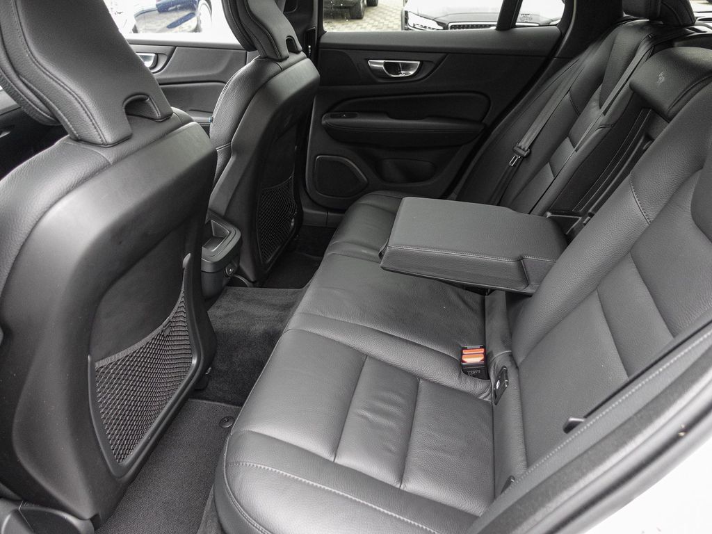 Volvo V60 Cross Country 2023