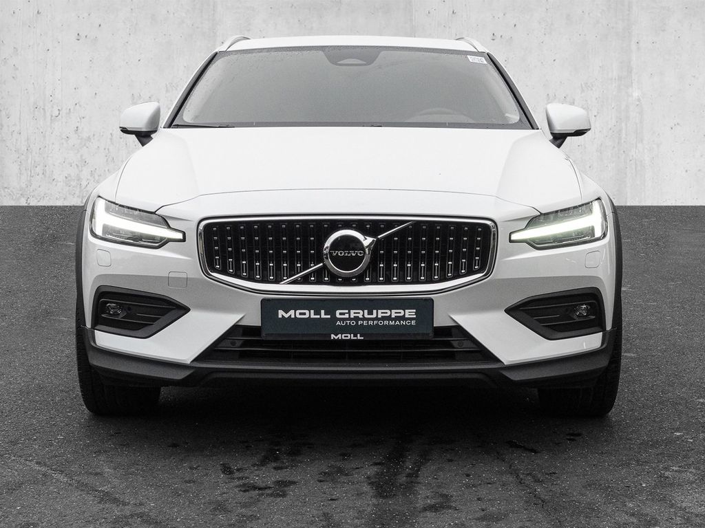 Volvo V60 Cross Country 2023