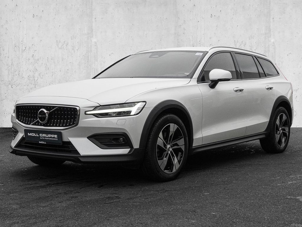 Volvo V60 Cross Country 2023
