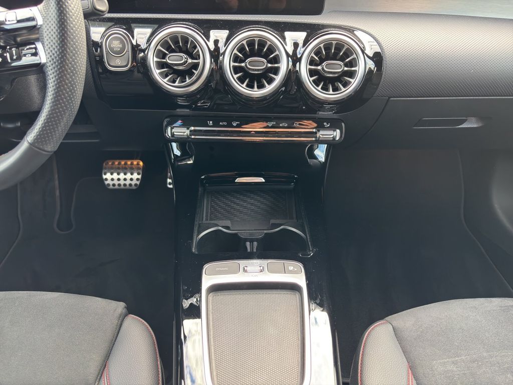 Mercedes-Benz A 180 2024