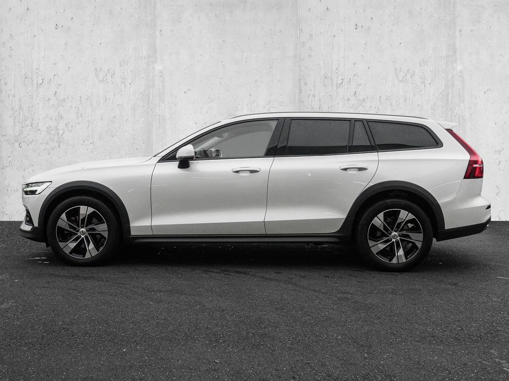 Volvo V60 Cross Country 2023