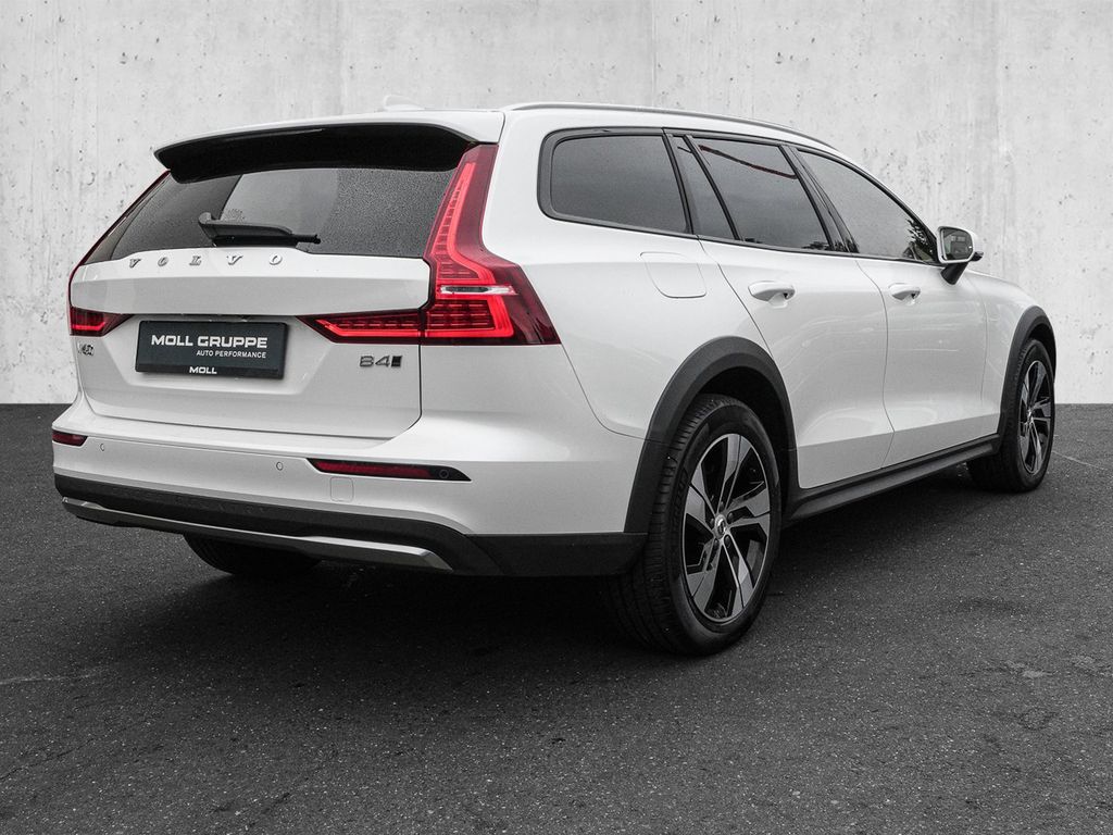 Volvo V60 Cross Country 2023