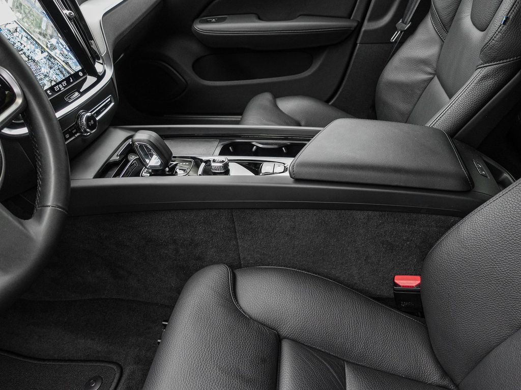 Volvo V60 Cross Country 2023