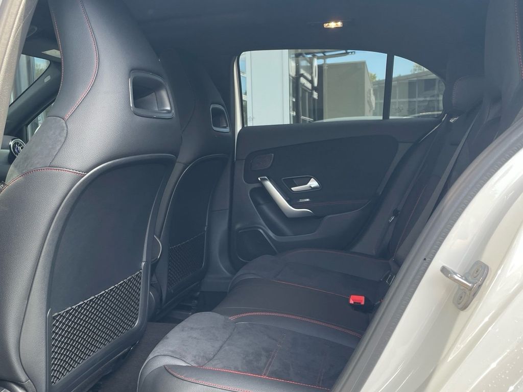 Mercedes-Benz A 200 2025