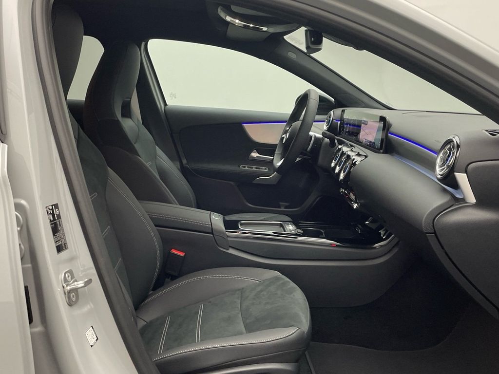 Mercedes-Benz A 200 2025