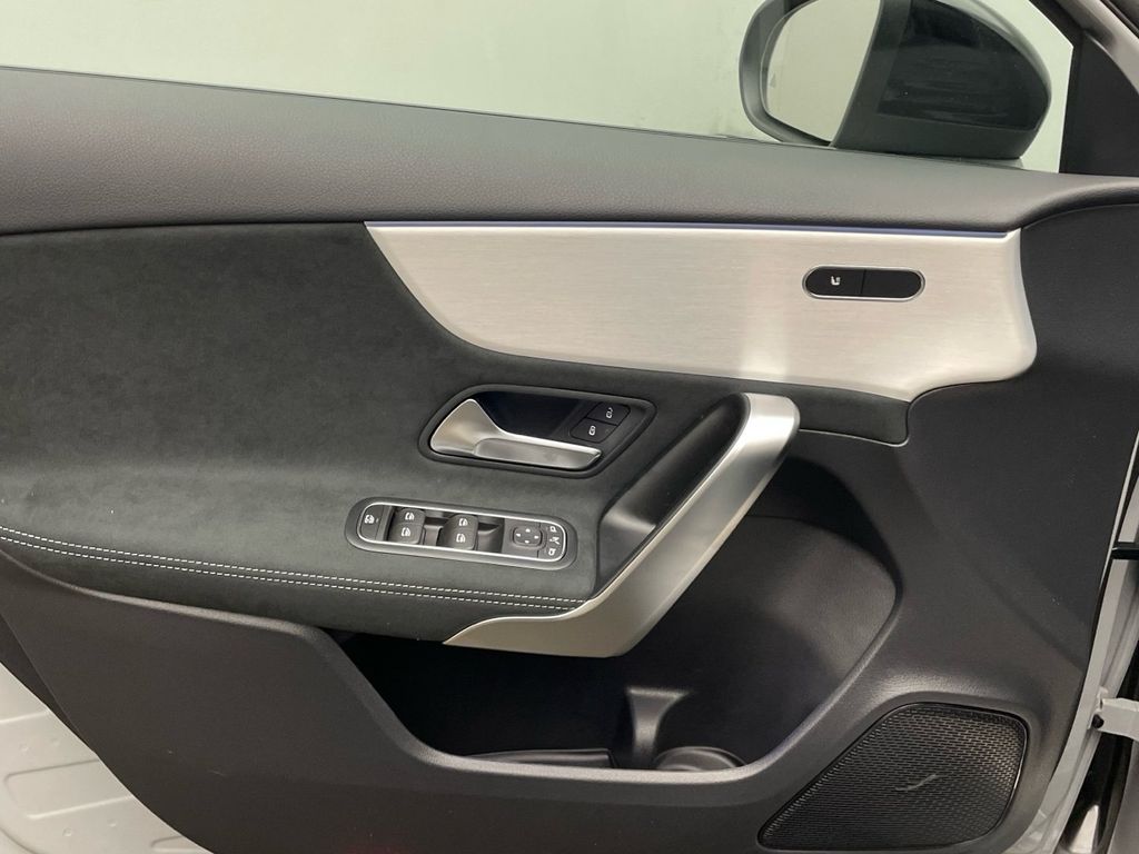 Mercedes-Benz A 200 2025