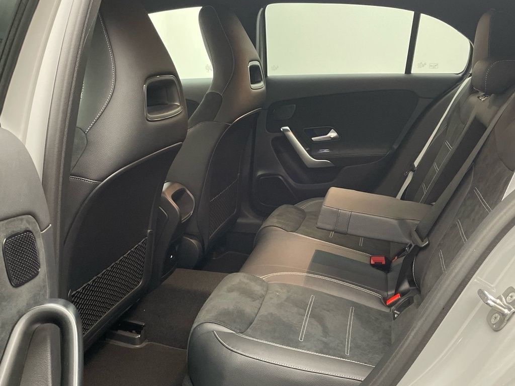 Mercedes-Benz A 200 2025