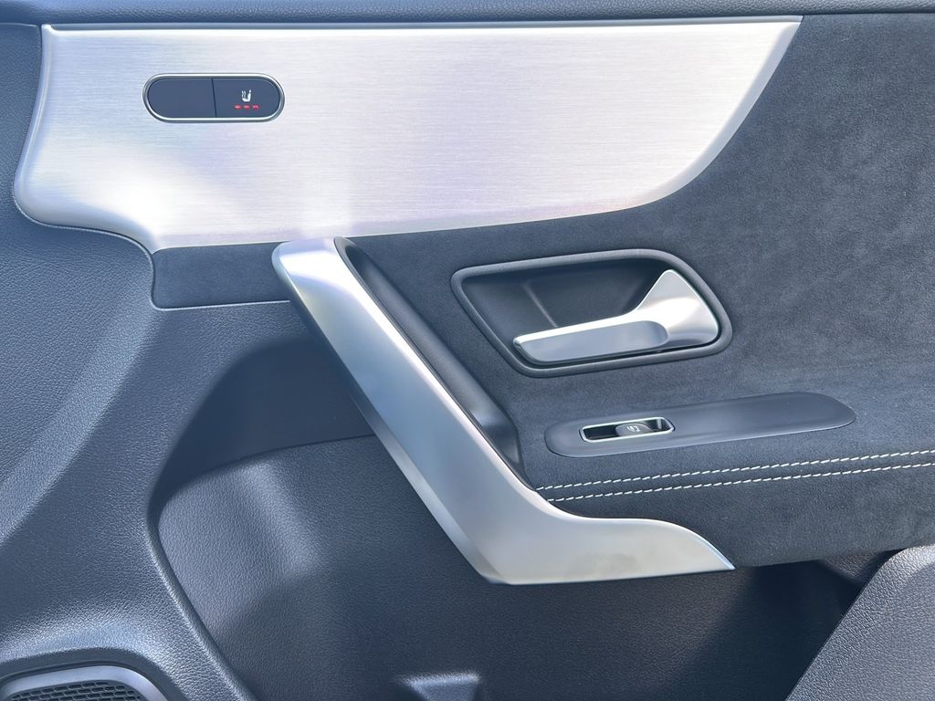 Mercedes-Benz A 180 2025