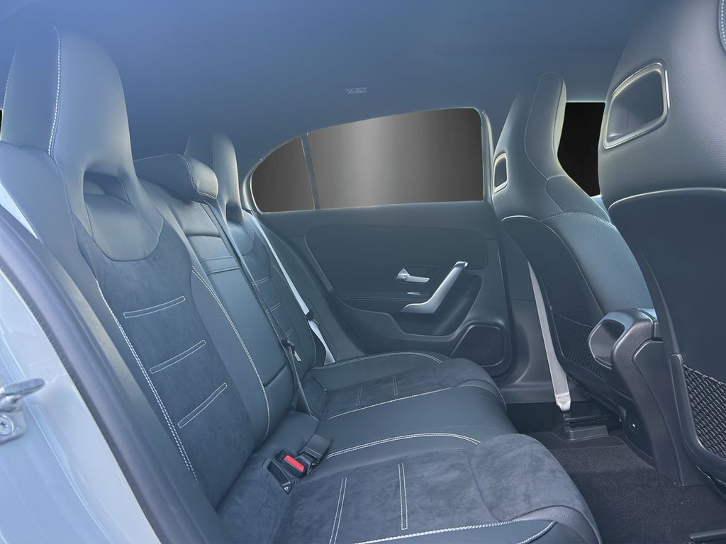 Mercedes-Benz A 180 2025