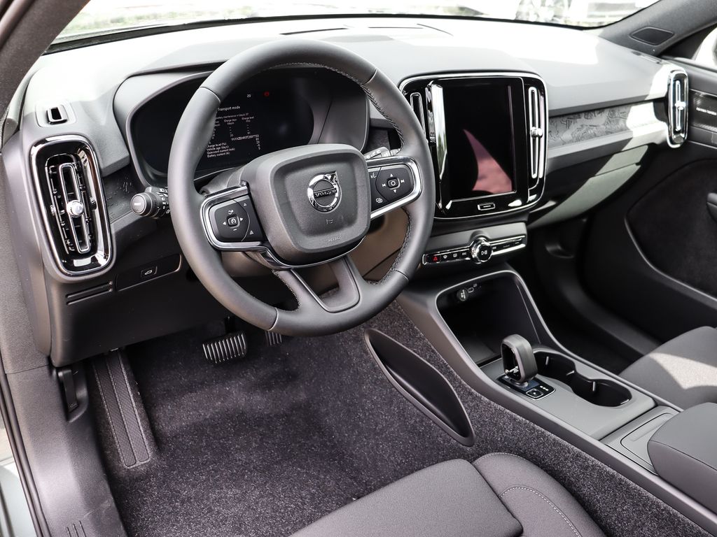 Volvo EX40 2025