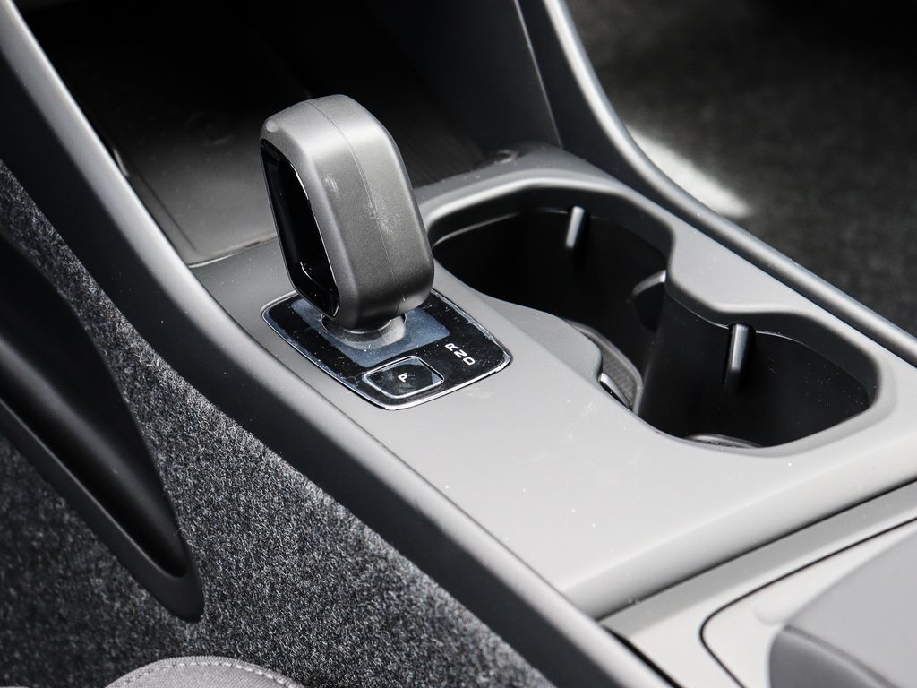 Volvo EX40 2025