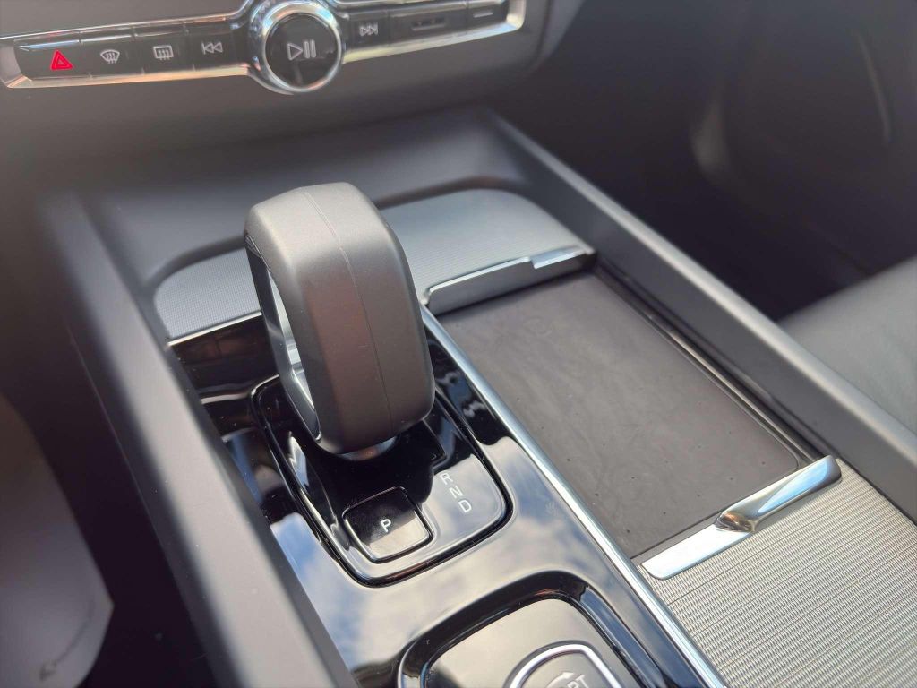 Volvo XC60 2025