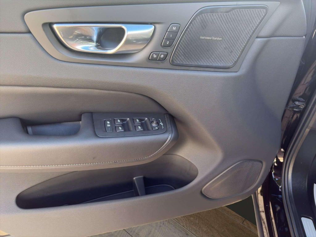 Volvo XC60 2025