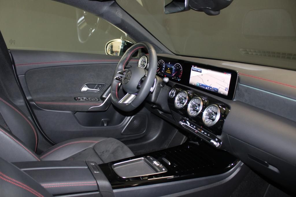 Mercedes-Benz CLA 200 2024