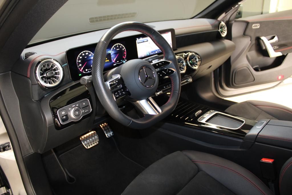 Mercedes-Benz CLA 200 2024