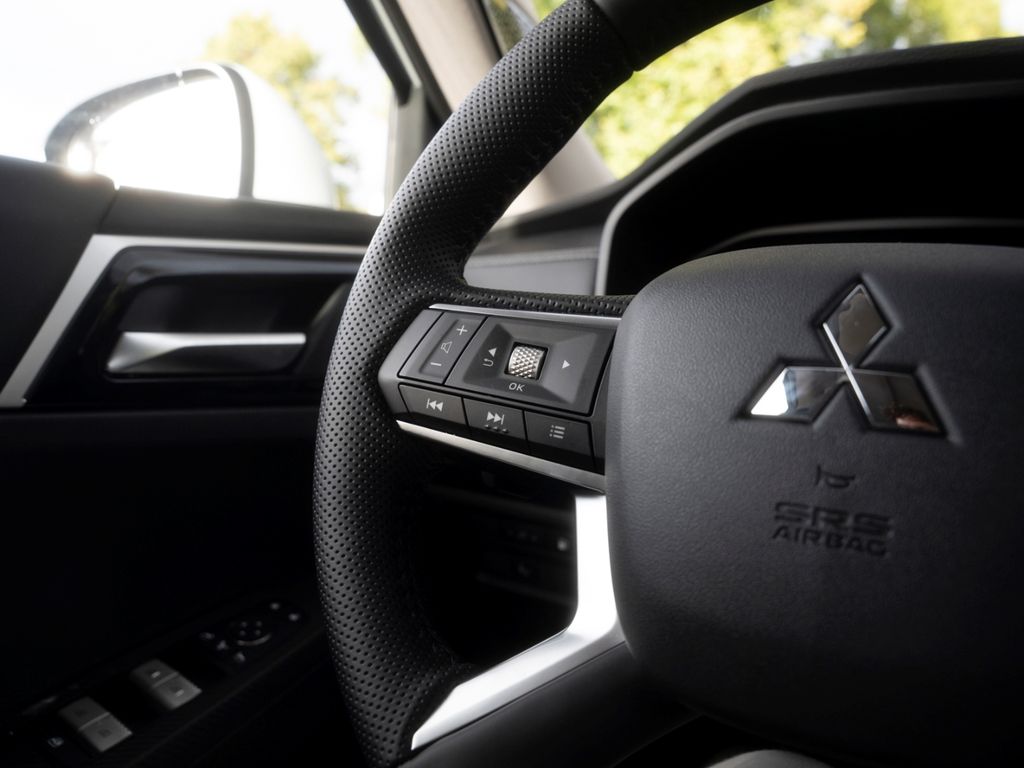 Mitsubishi Outlander 2025