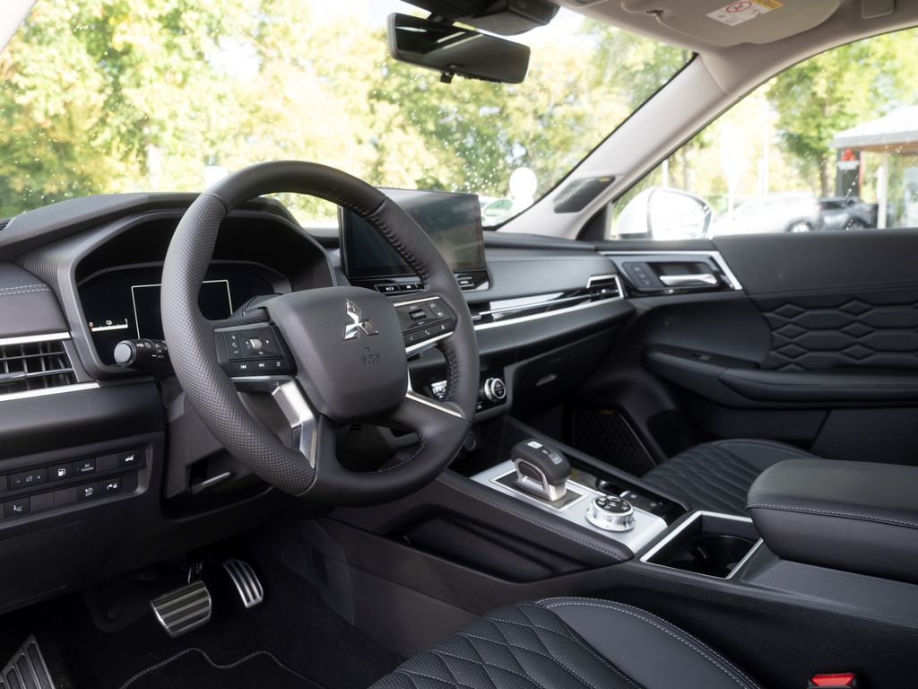 Mitsubishi Outlander 2025