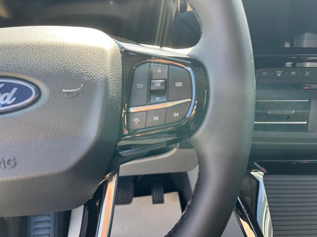 Ford Tourneo Custom 2025