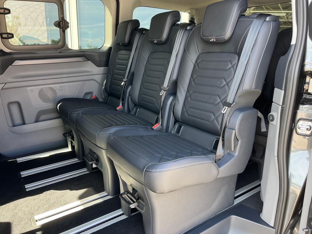 Ford Tourneo Custom 2025