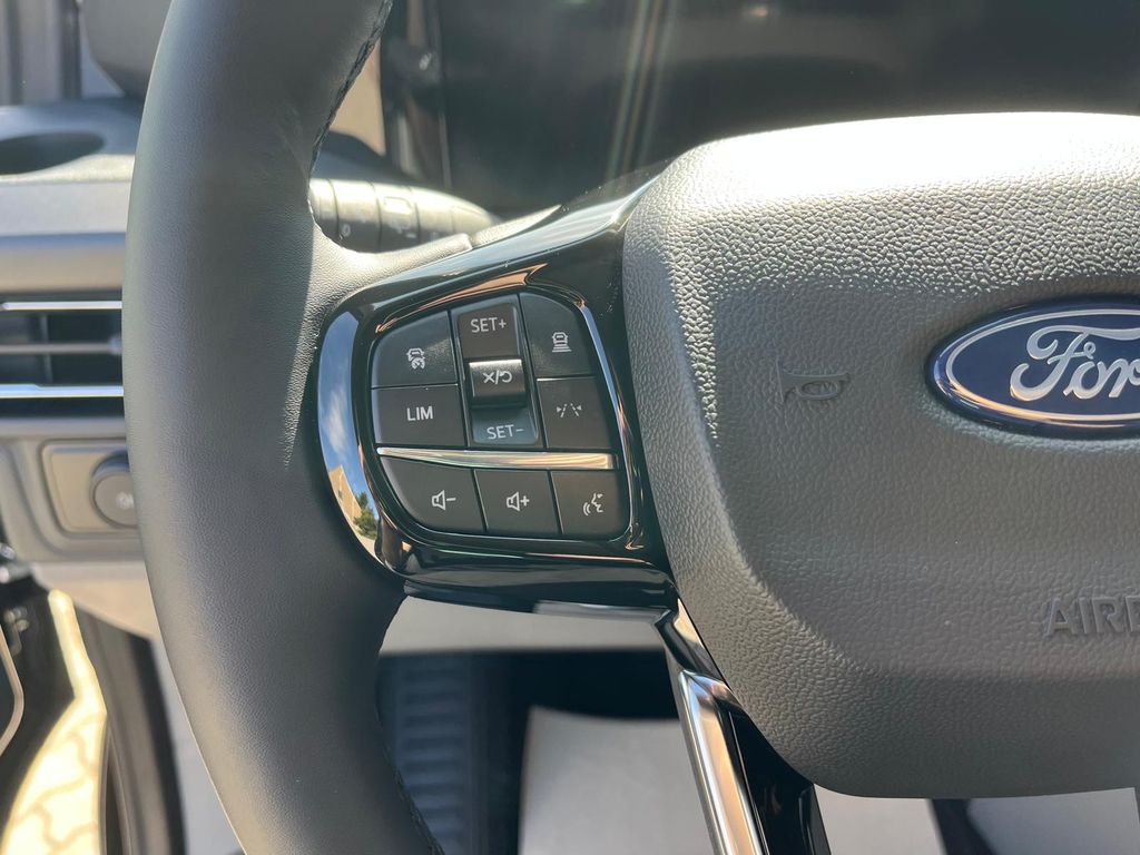 Ford Tourneo Custom 2025