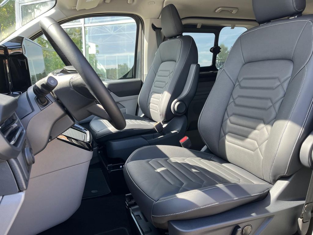 Ford Tourneo Custom 2025