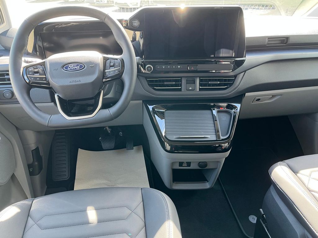 Ford Tourneo Custom 2025