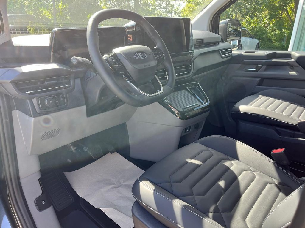 Ford Tourneo Custom 2025