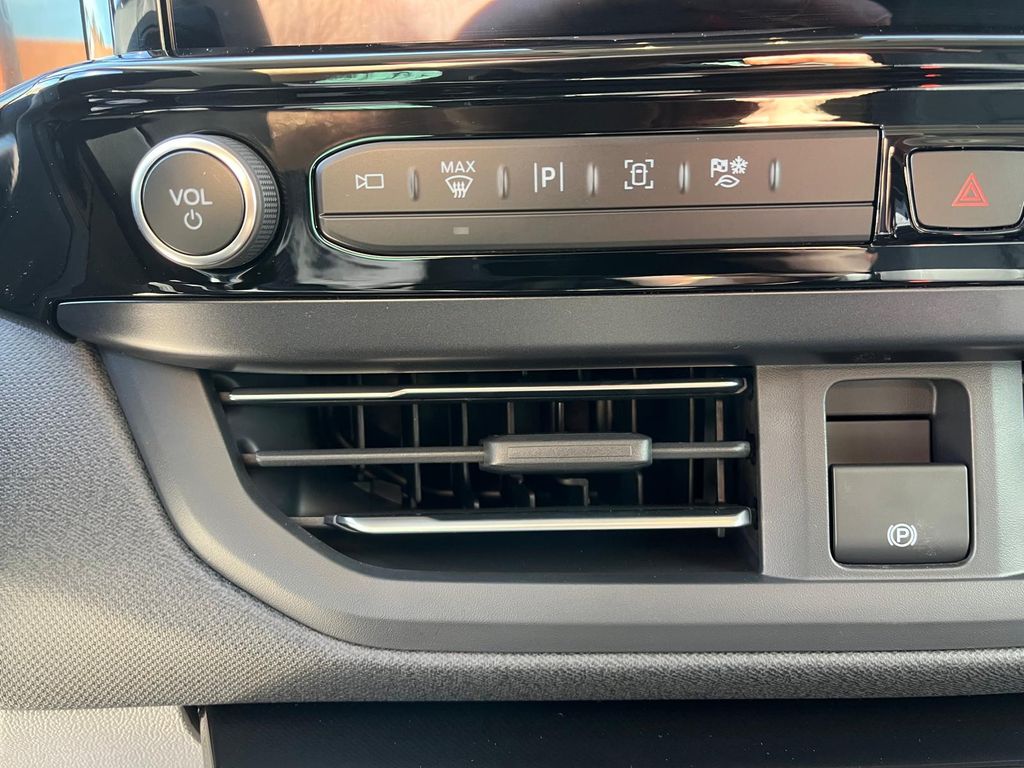 Ford Tourneo Custom 2025