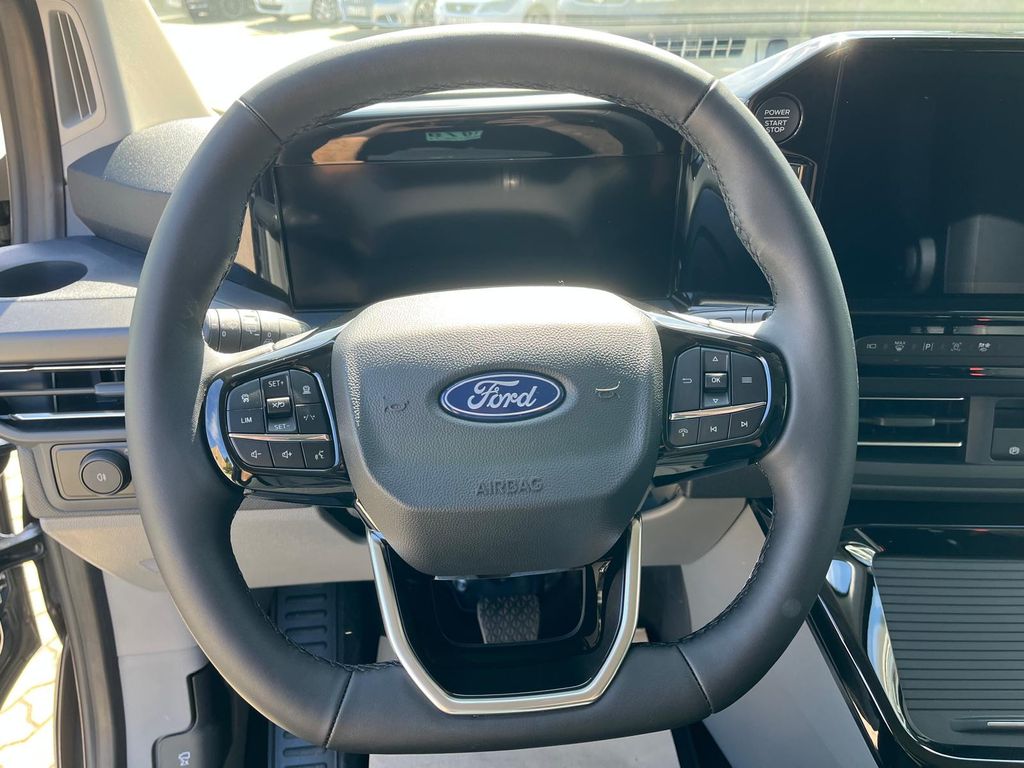 Ford Tourneo Custom 2025