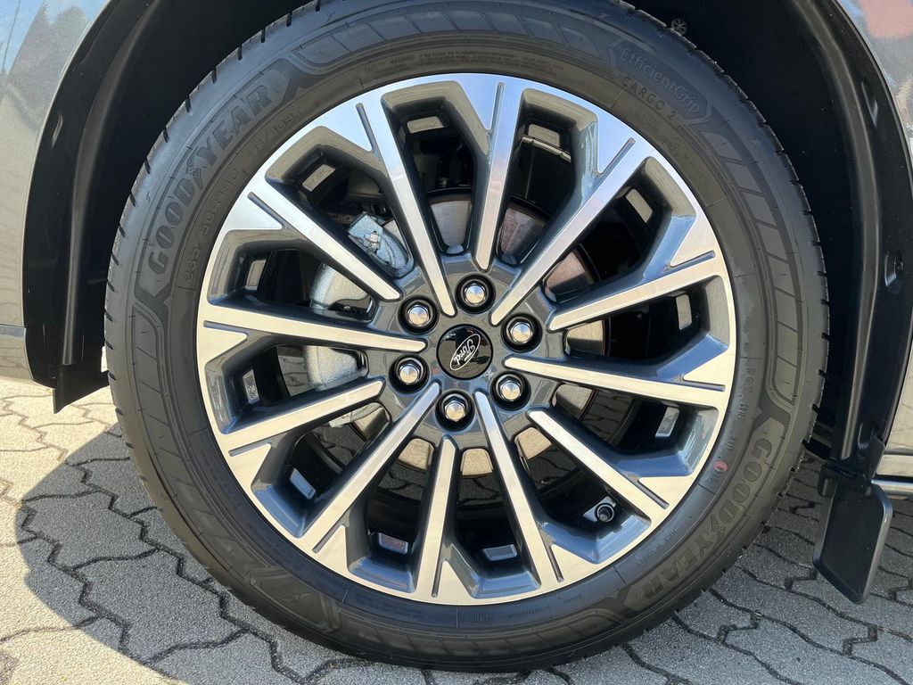 Ford Tourneo Custom 2025