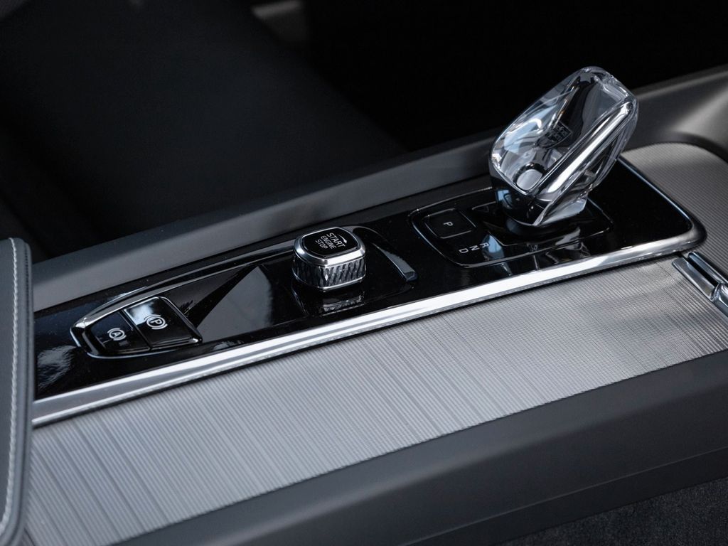 Volvo V60 2025