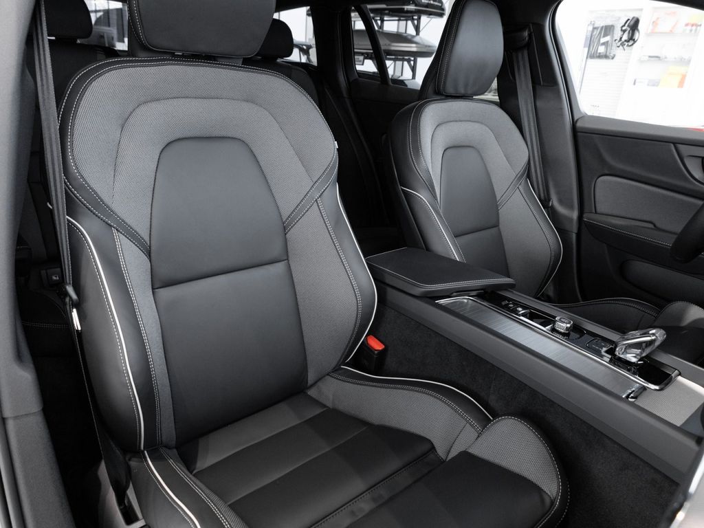 Volvo V60 2025