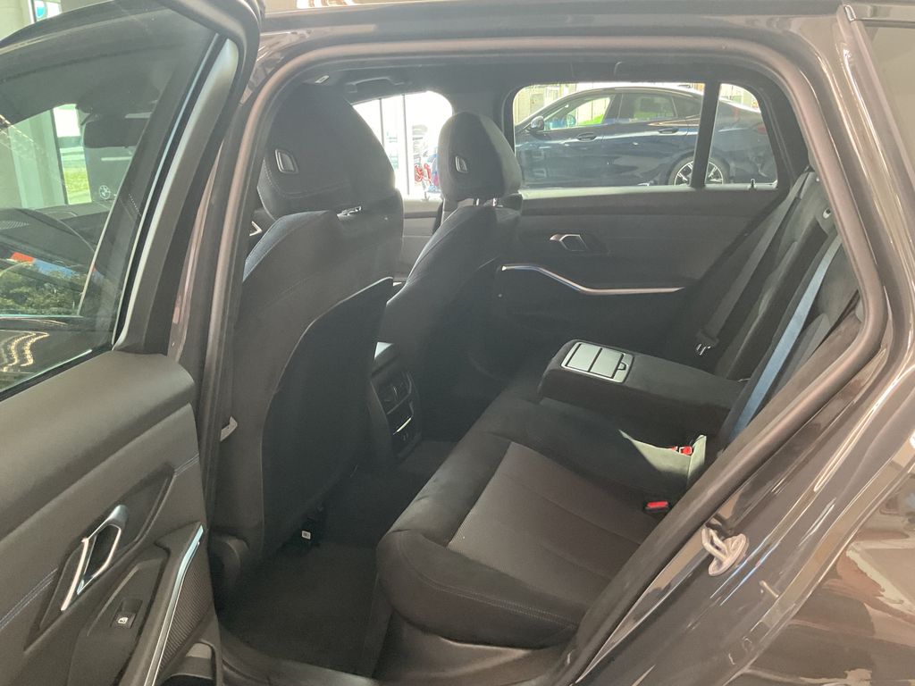 BMW 320 2025