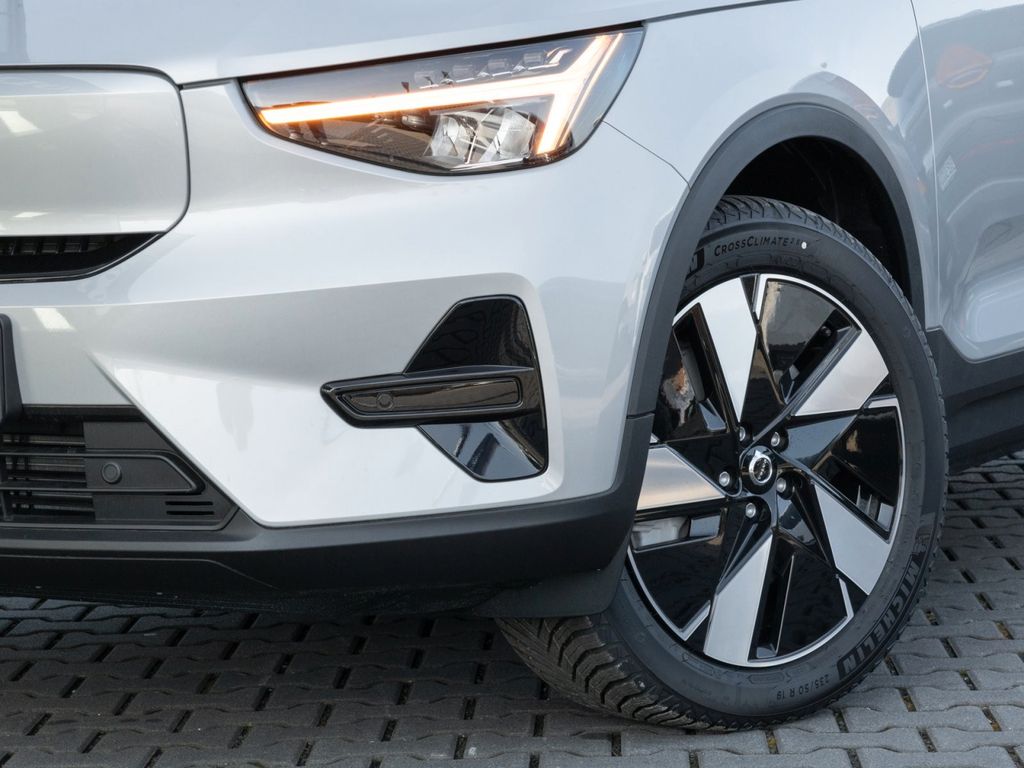 Volvo XC40 2025