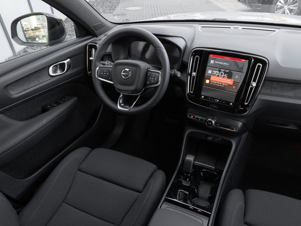 Volvo XC40 2025